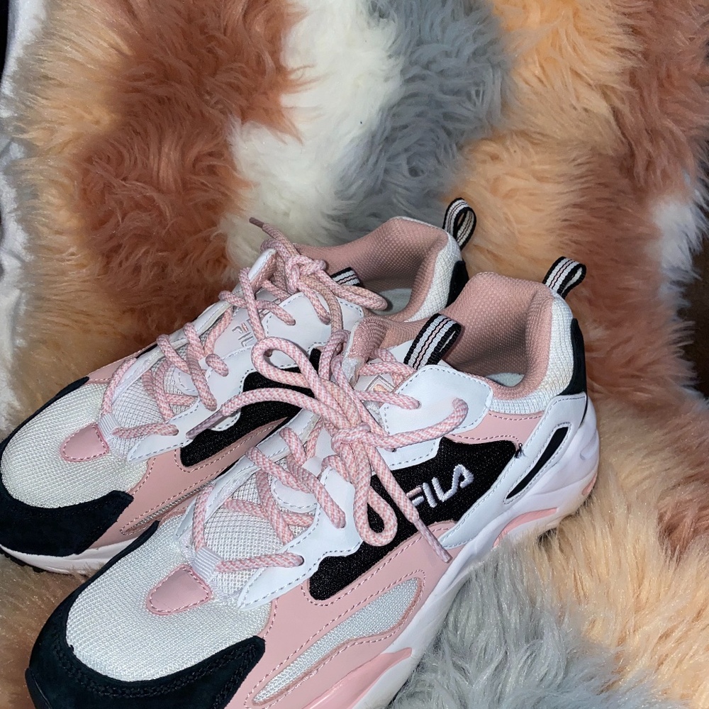 Fila pink, black, and white tennis shoes size 9